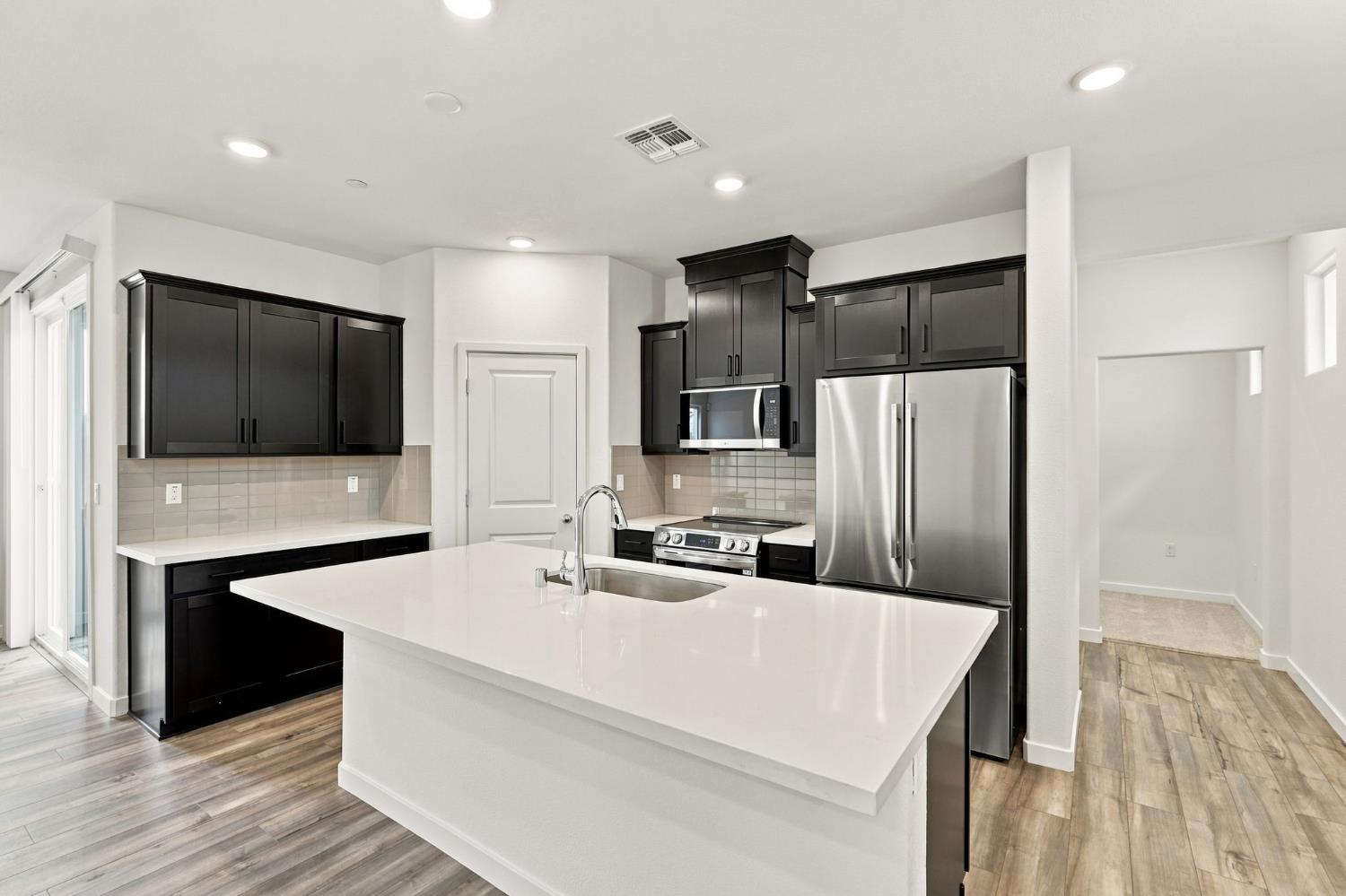 1013 Vanderbilt Terrace, Davis, CA 95618 — photo 2