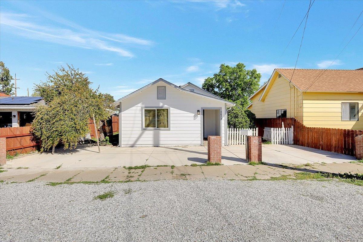 2473 Date Street — photo