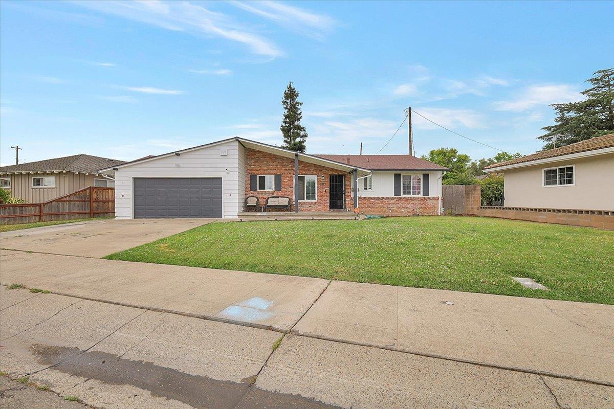 738 Costa Drive — photo