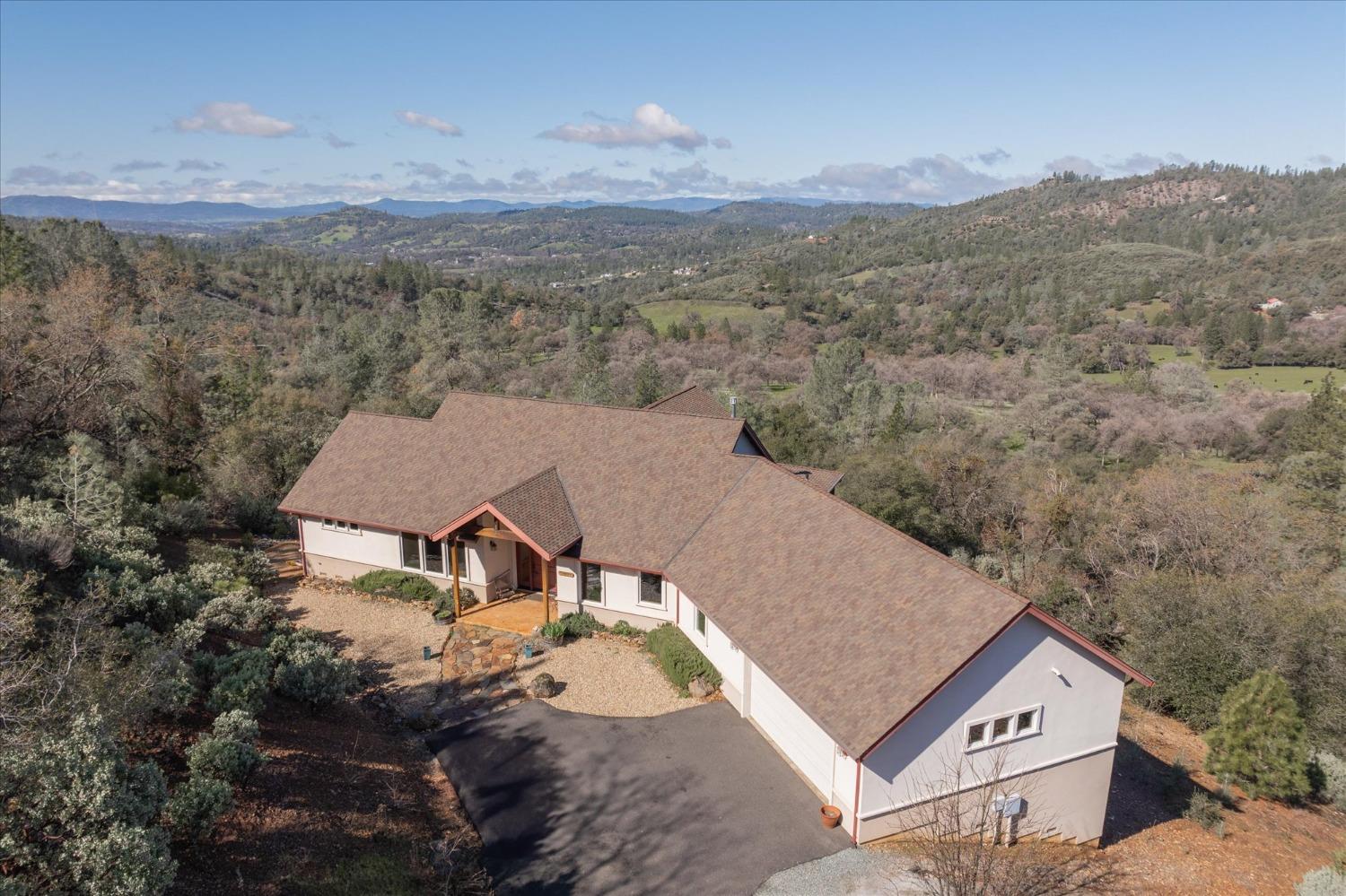 3204 Skunk Ranch Road — photo