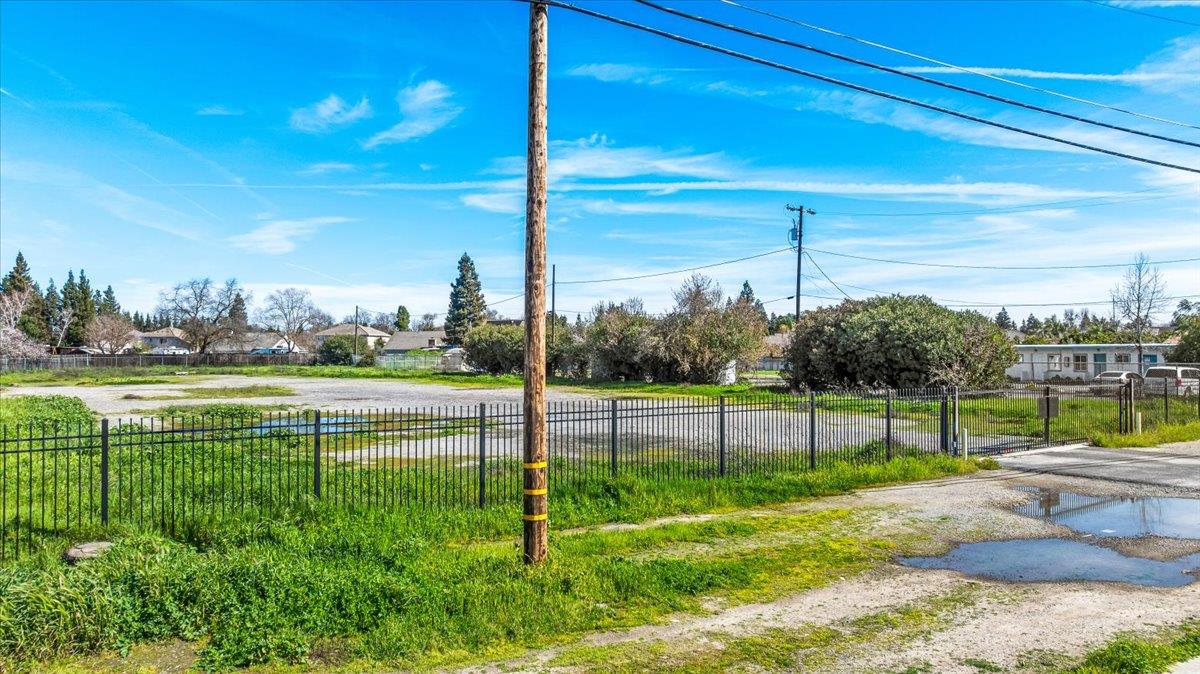 341 S PARALLEL Avenue, Ripon, CA 95366 — photo 3