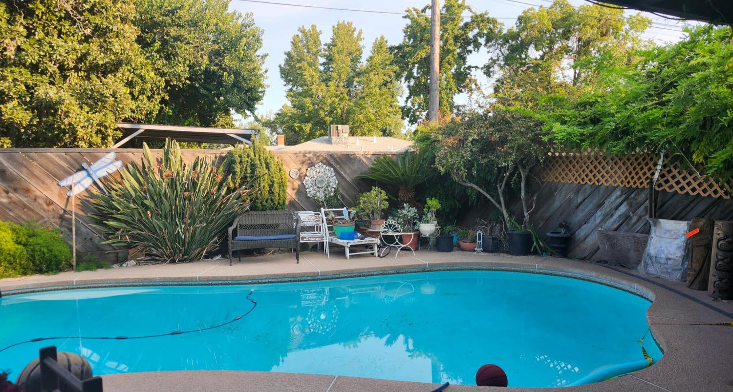 1310 Crescent Drive — photo