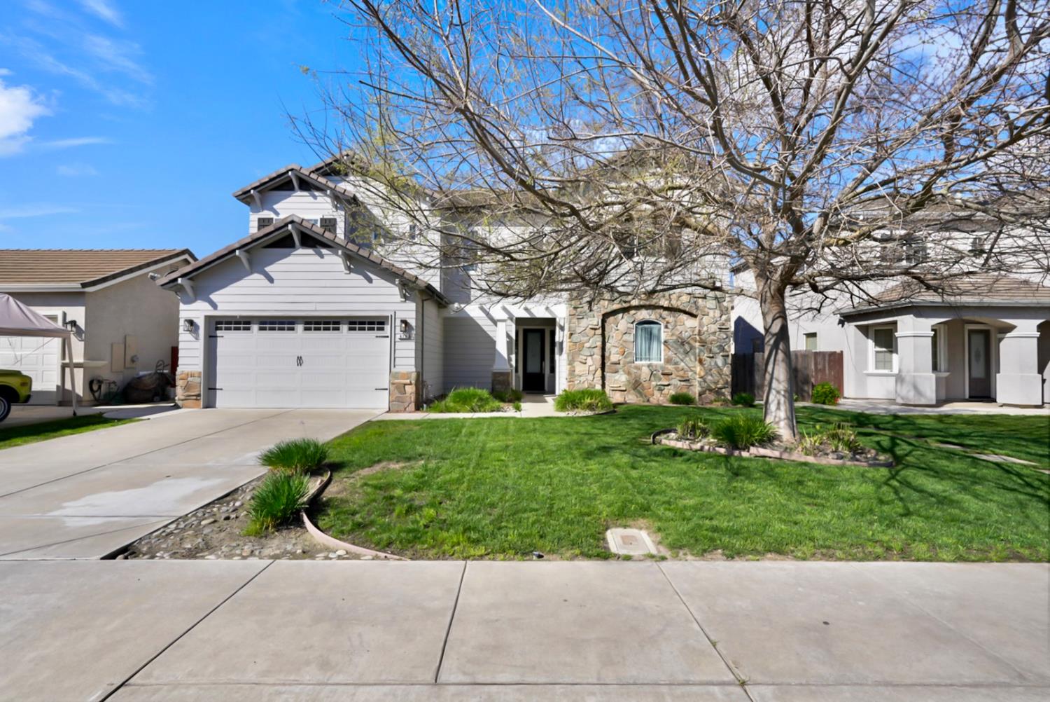 975 Briarwood Drive — photo