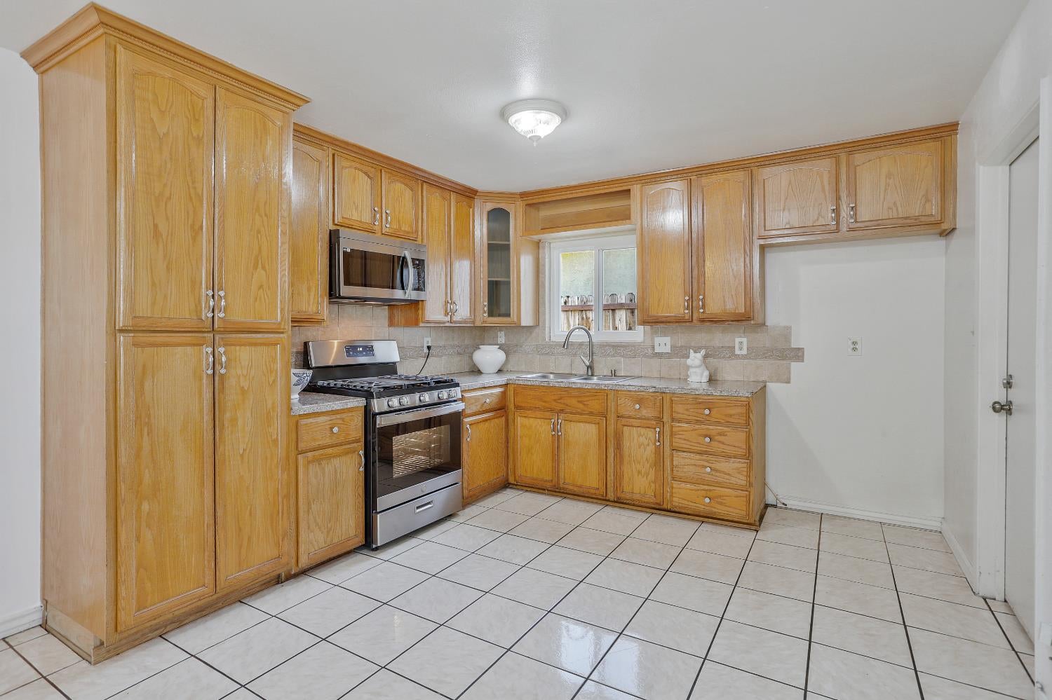 6629 Doreen Way — photo