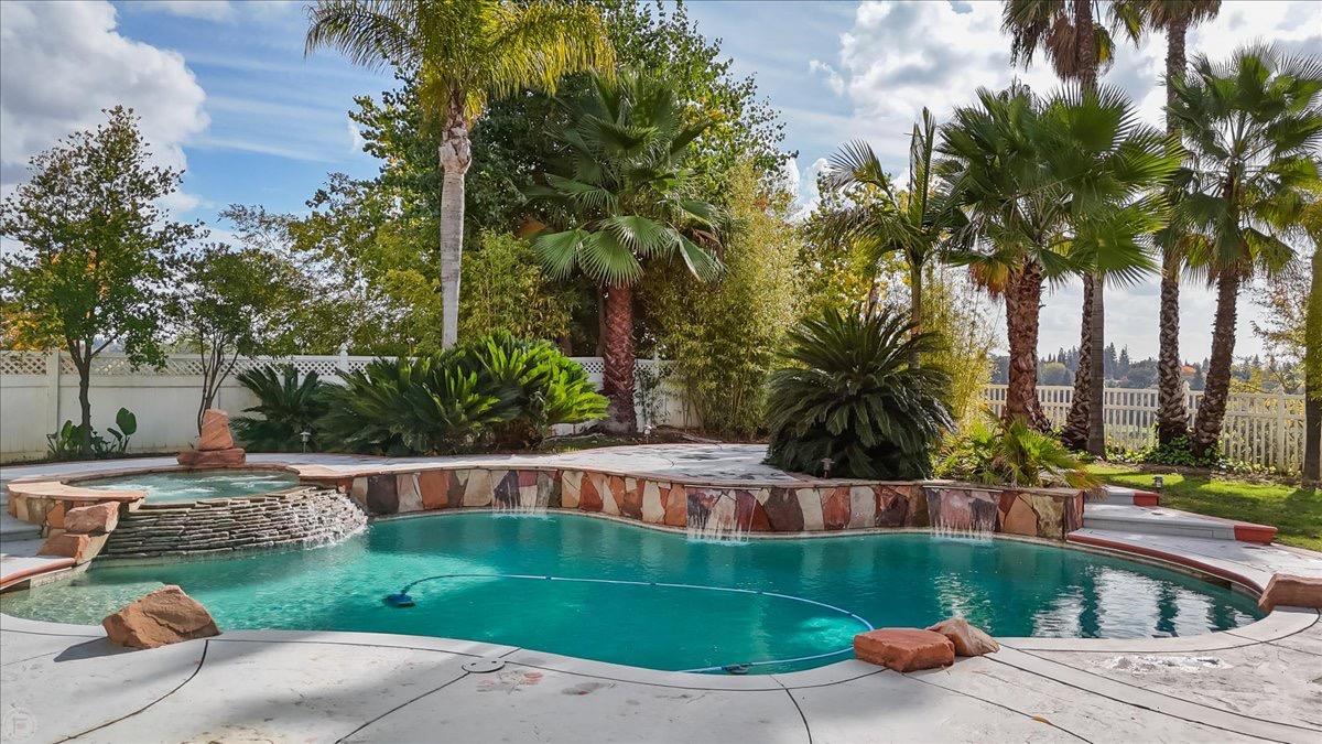 9624 Gray Fox Court — photo