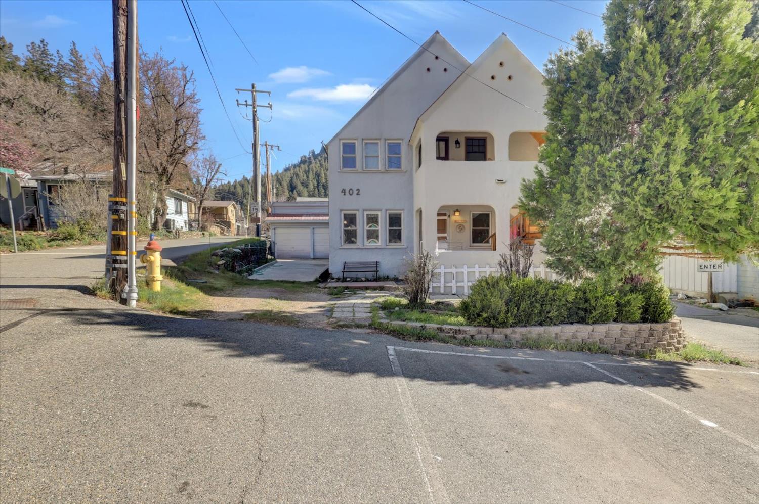 402 Main Street — photo