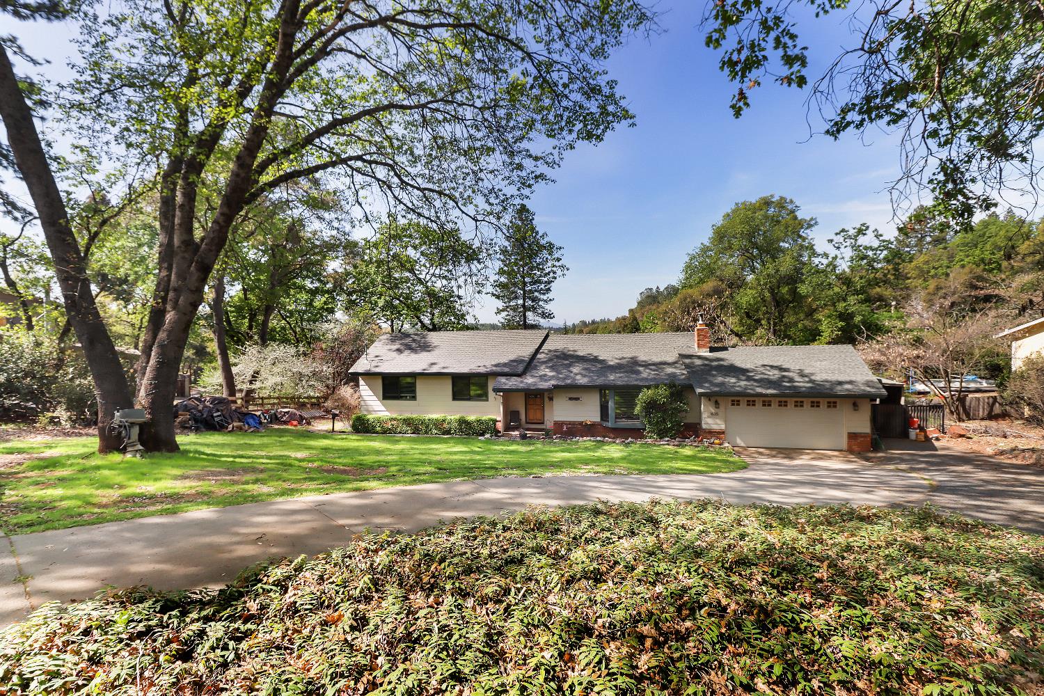 1635 Country Club Drive — photo