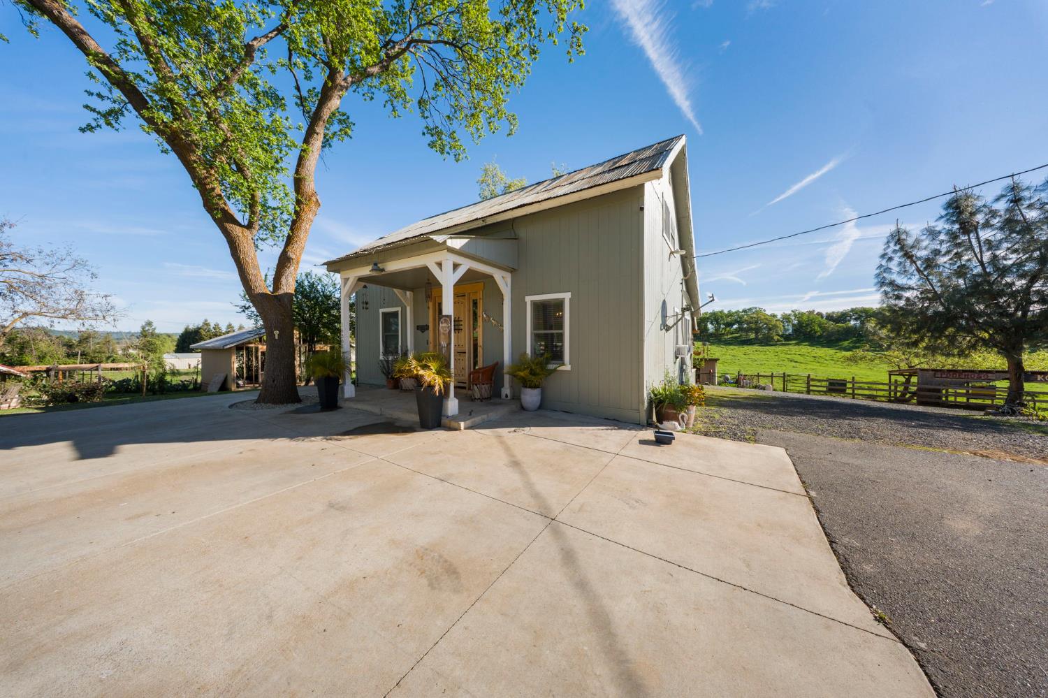 16561 Jacksonville Road — photo