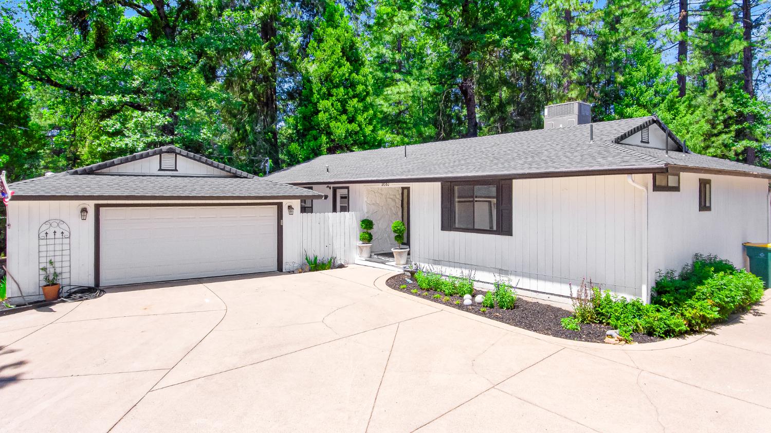 5685 Daisy Circle — photo