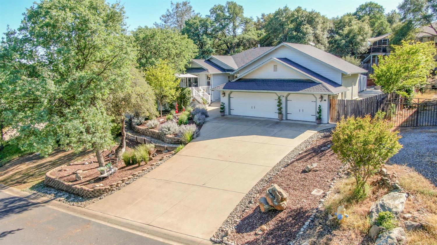 234 Mistletoe Court — photo
