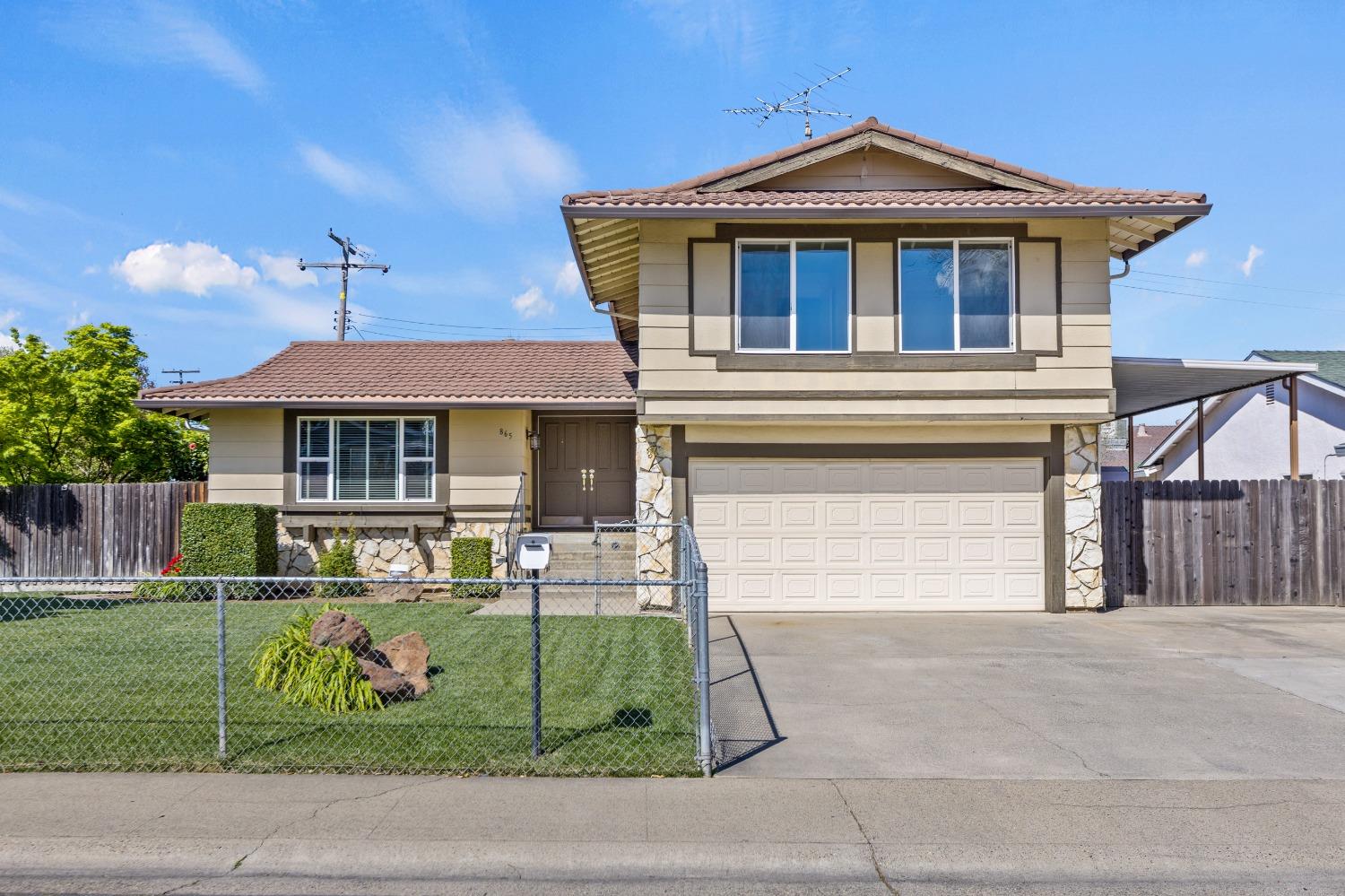 865 Regatta Drive — photo