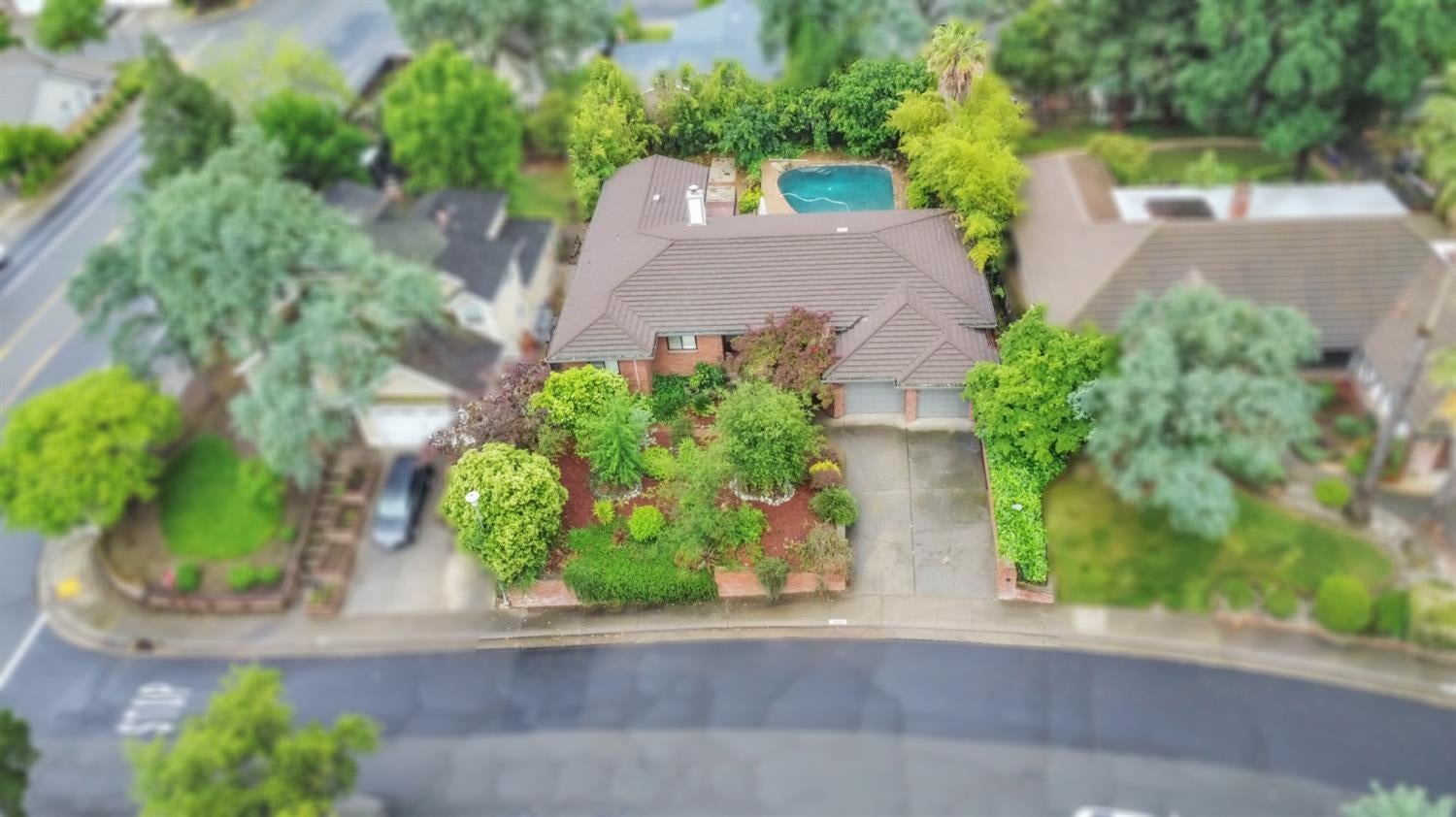 8484 Oakwind Court — photo