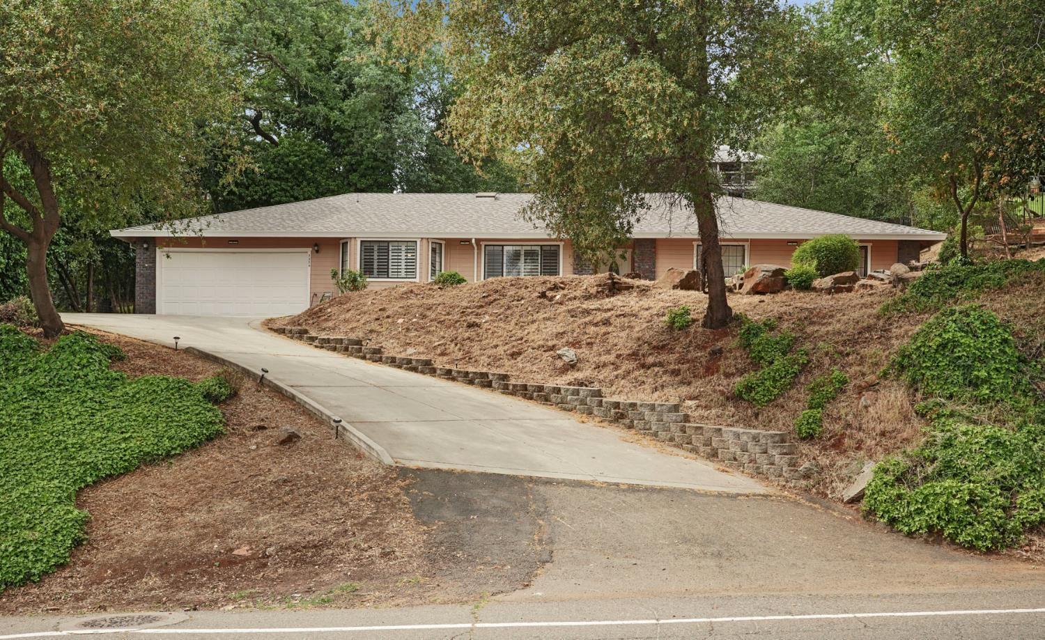 3234 Cambridge Road — photo