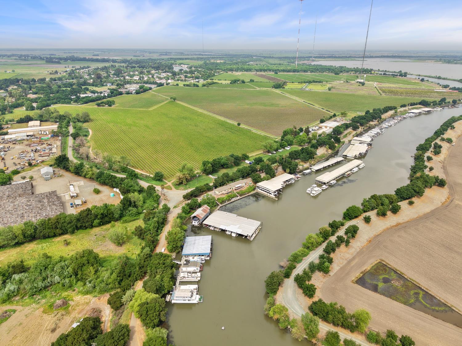1400 Old Levee Rd — photo