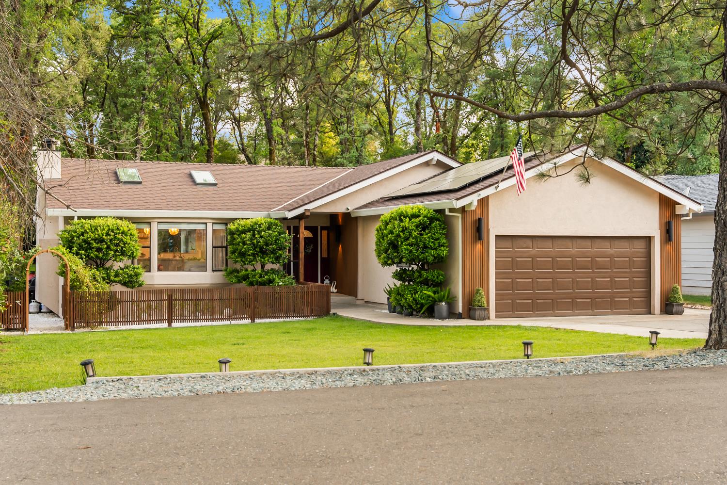 23218 Broadmoor Court — photo