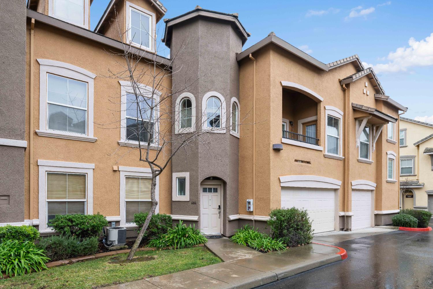1212 Vessona Circle — photo
