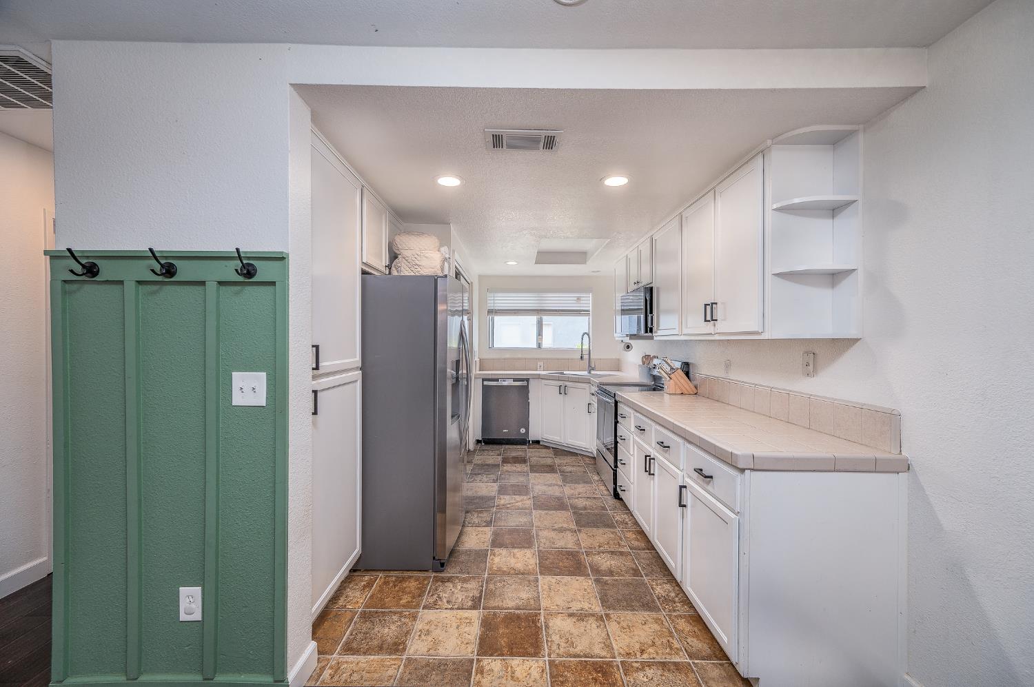 581 Lincoln Ave #B — photo