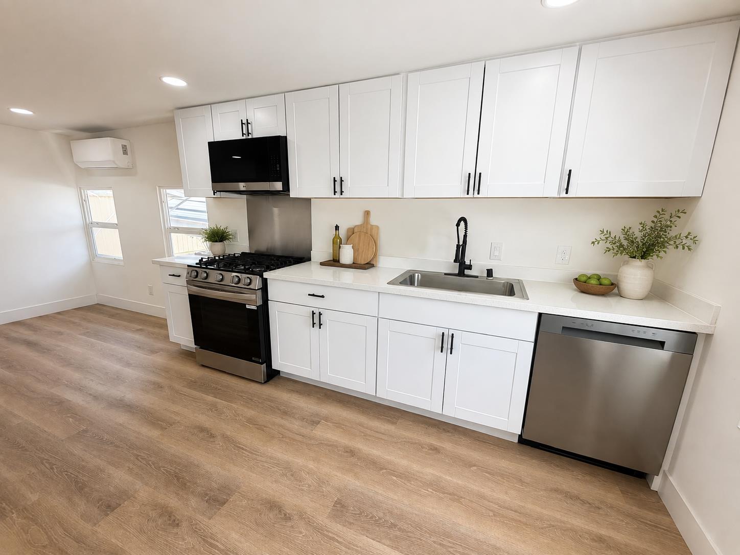 3945 Grass Valley Highway 22 — photo