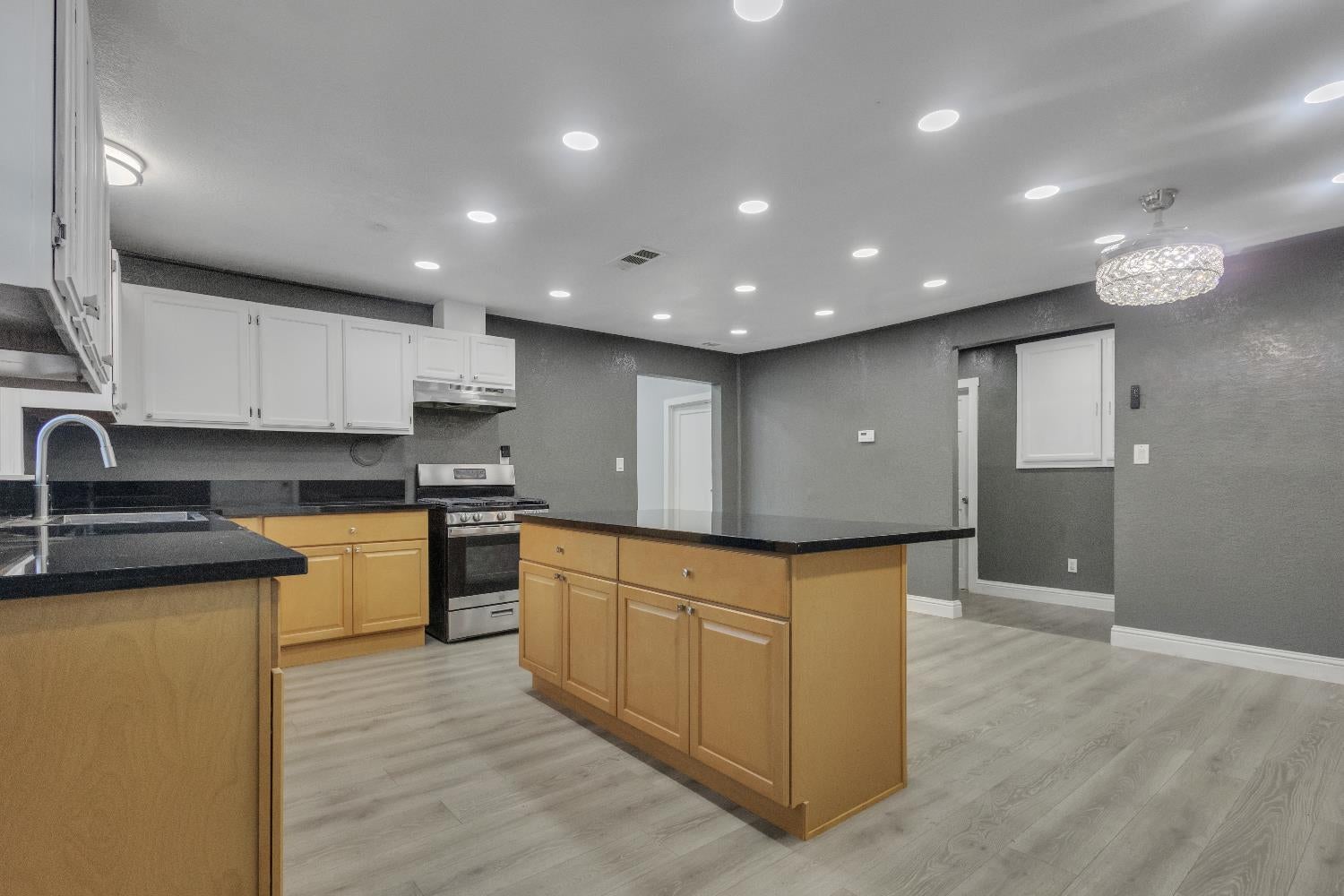 2335 E Washington Street — photo
