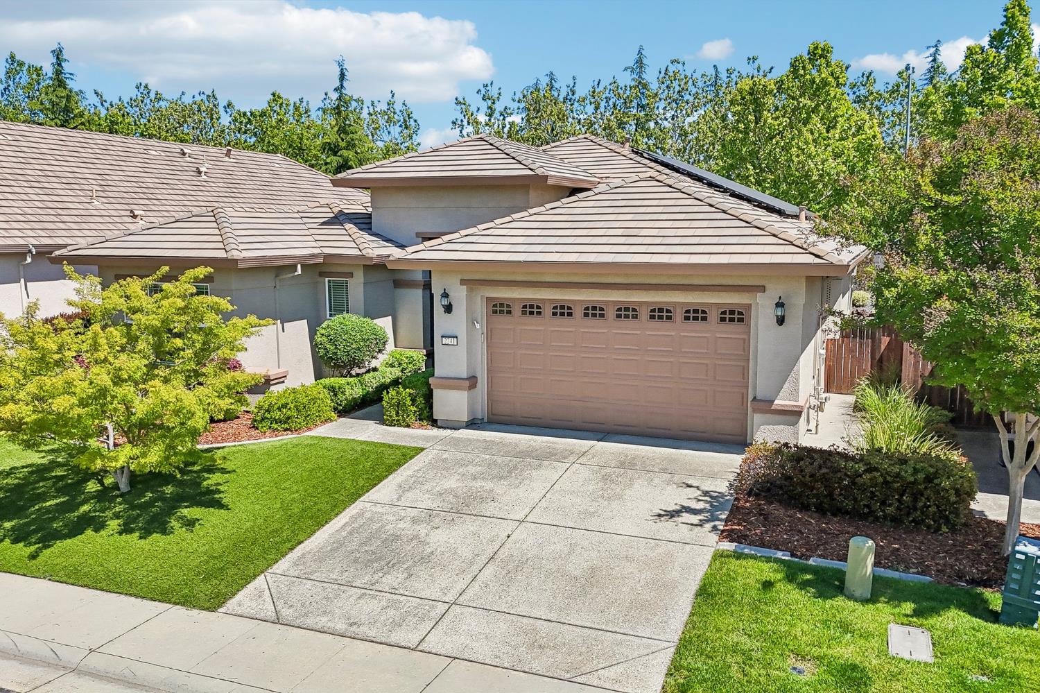 2241 Coryton Lane — photo