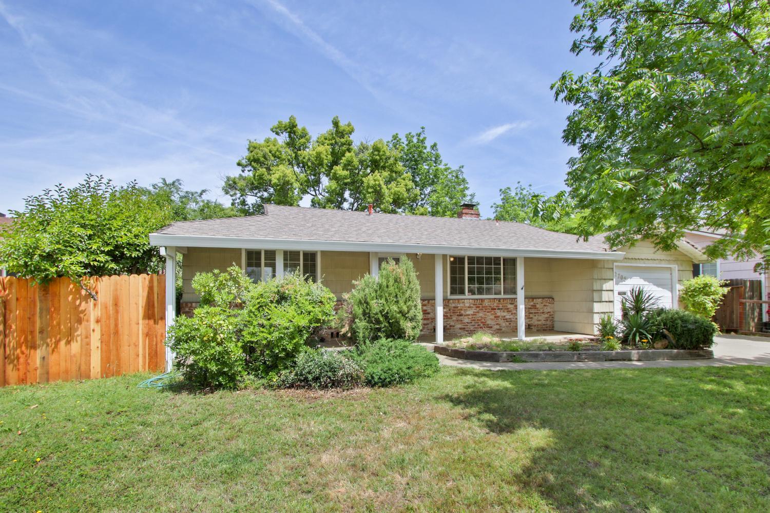 2705 Clover Lane — photo