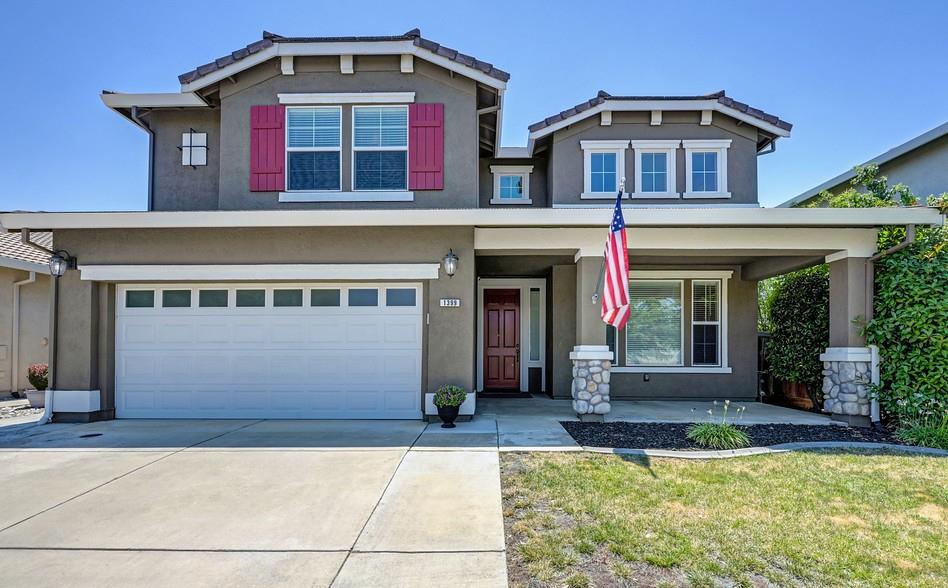 1399 Regent Circle — photo