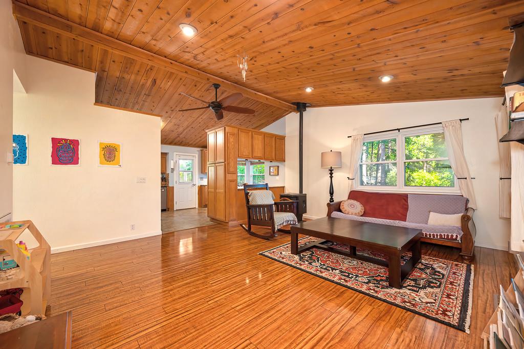 5415 Robert Road — photo