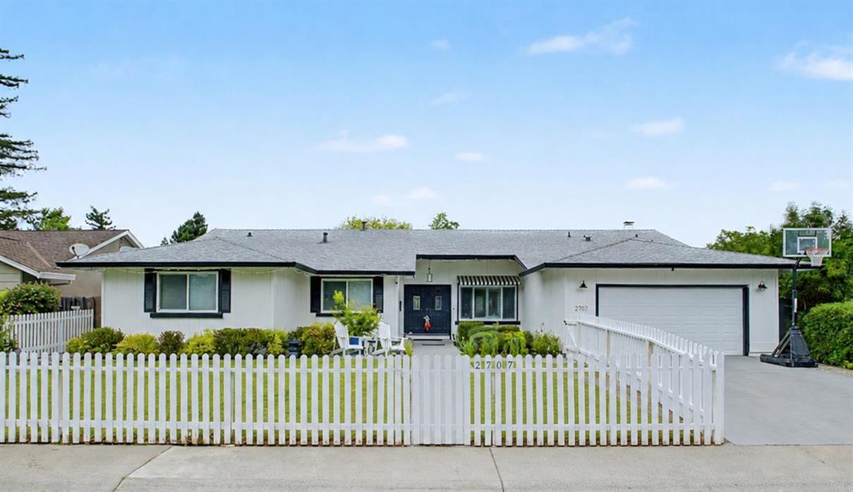 2707 Latham Drive — photo