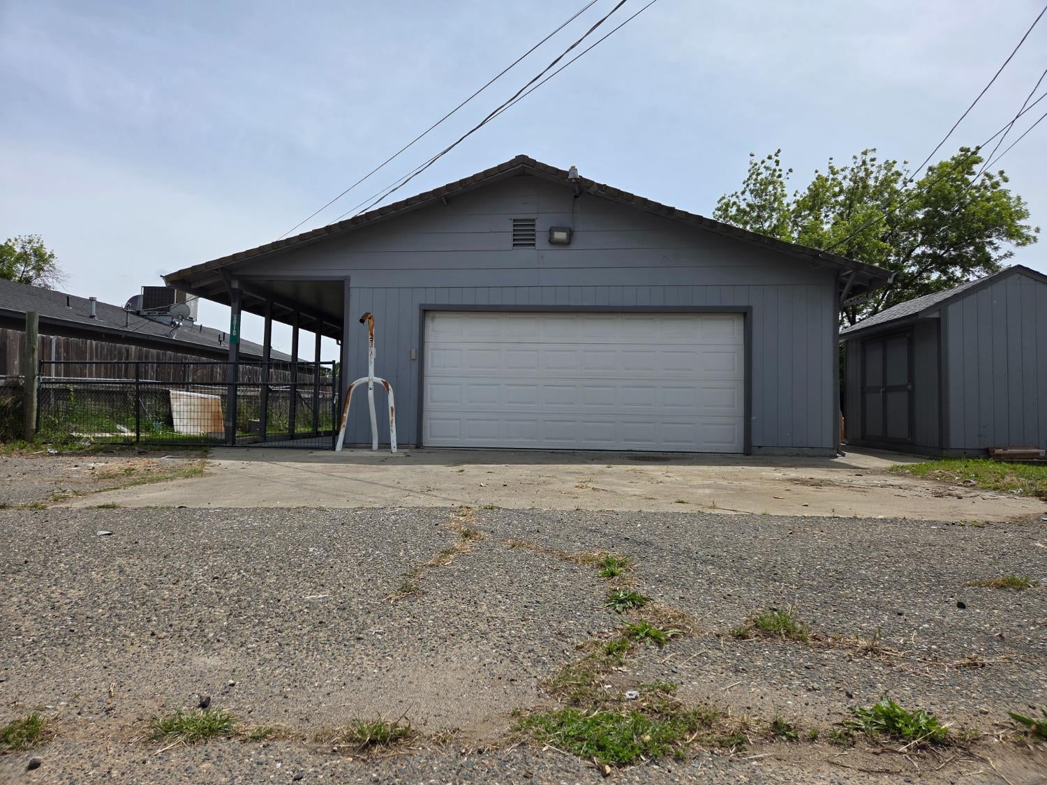 5010 Powerline Road D — photo