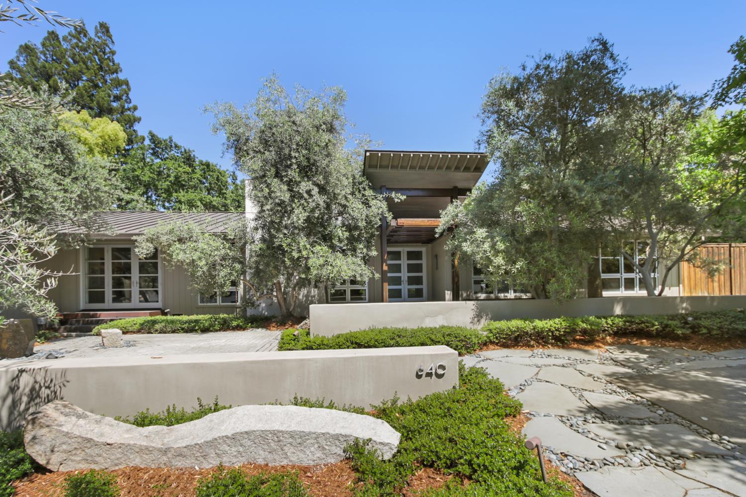 640 Lake Wilhaggin Drive — photo