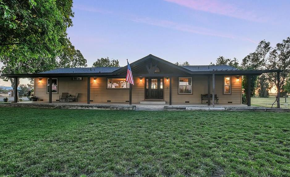 8476 Byron Hwy — photo