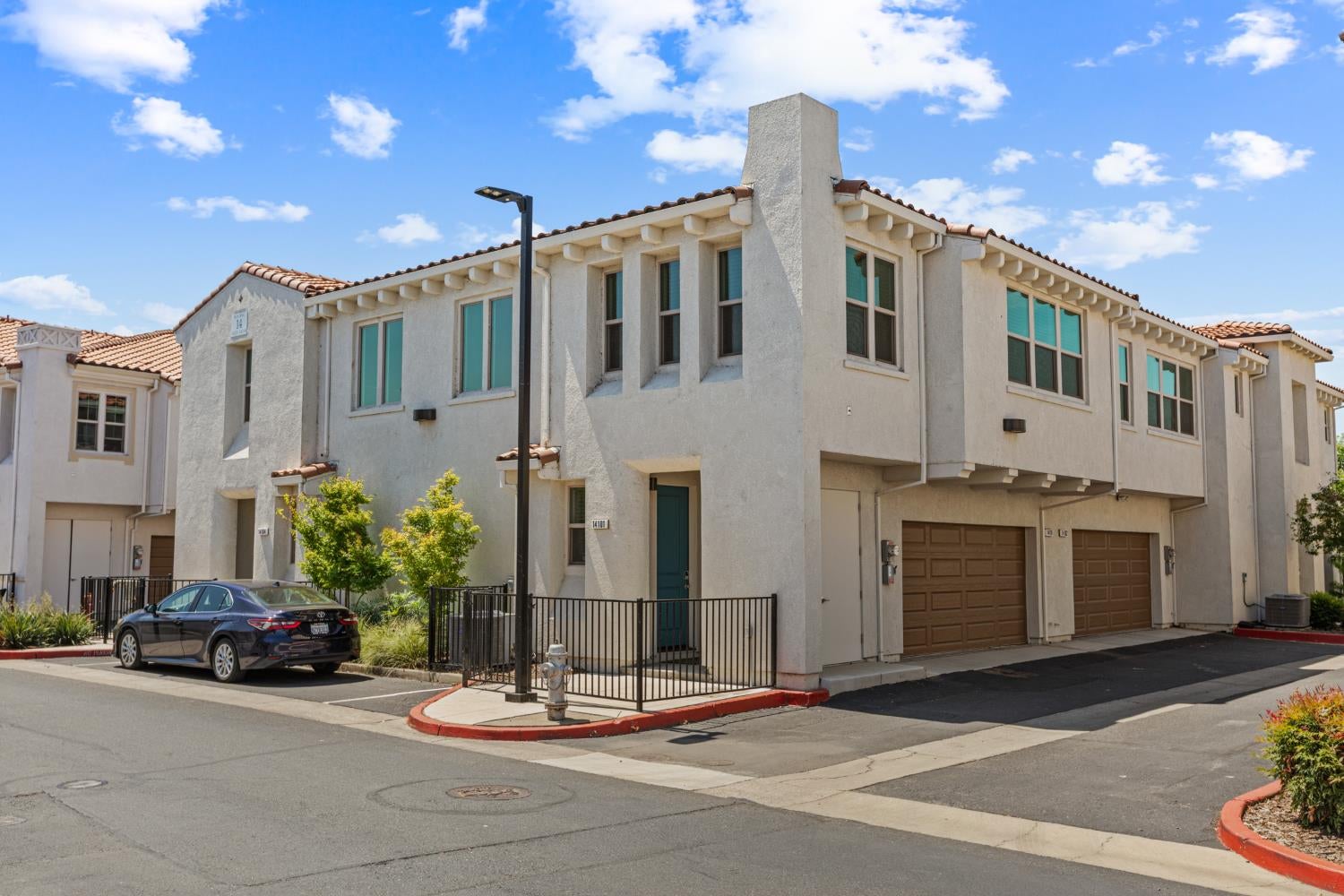 5301 E Commerce Way 14101 — photo