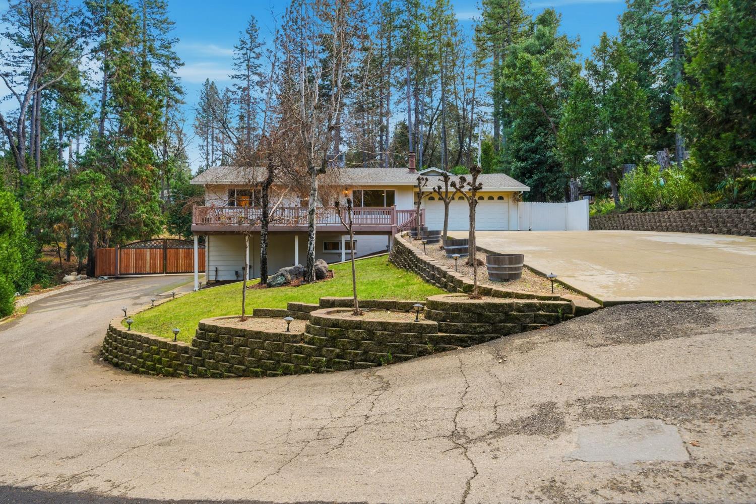12880 Tabeau Court — photo
