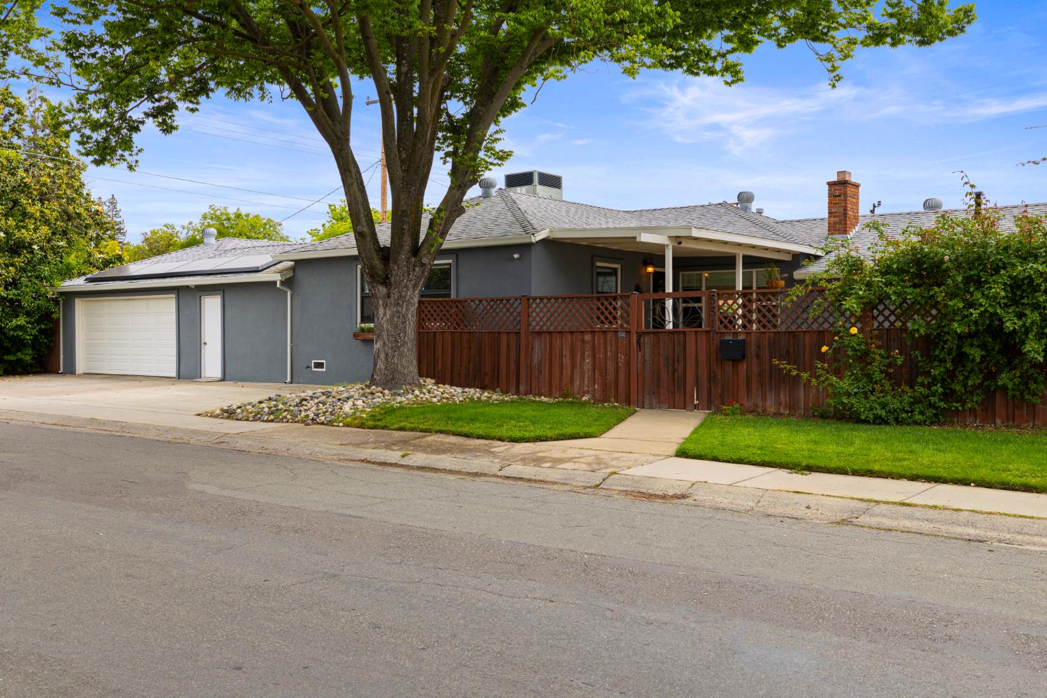 5517 Helen Way — photo