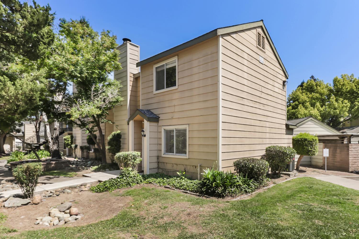 8208 Center Parkway 18 — photo