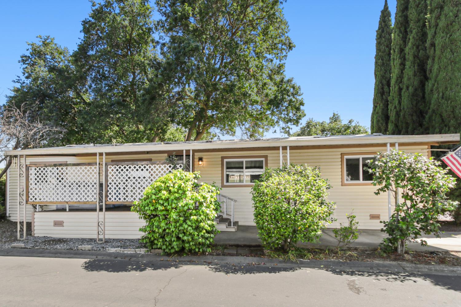 1399 Sacramento Ave 116 — photo