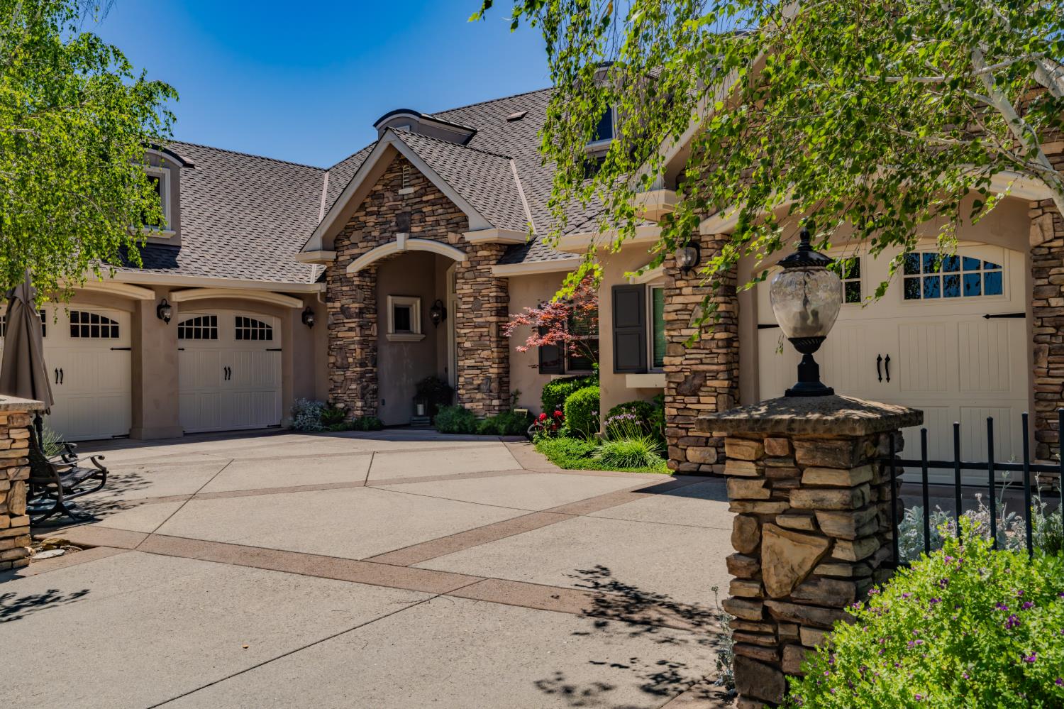 2086 Oak Creek Drive 1 — photo