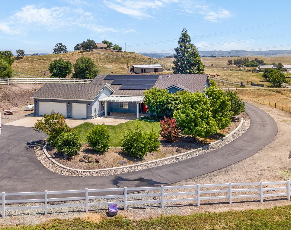 1401 Lawson Way — photo