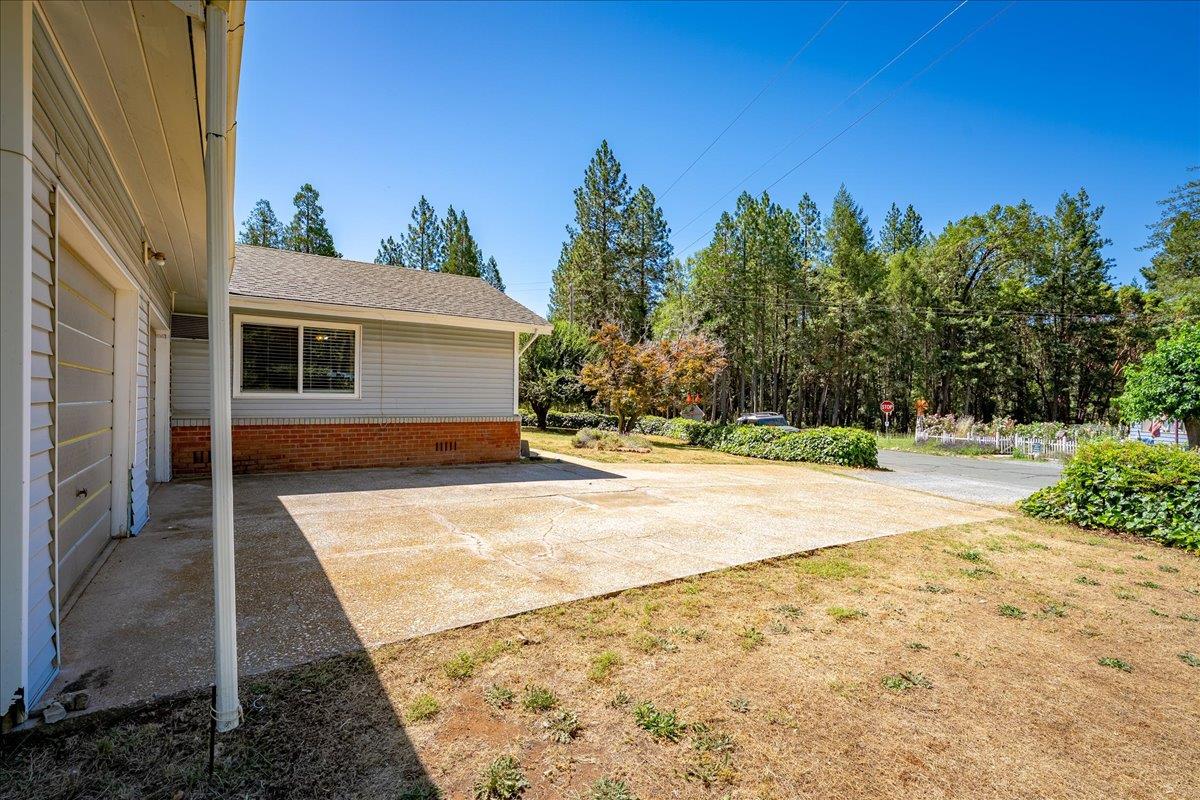 5991 Pond Drive — photo