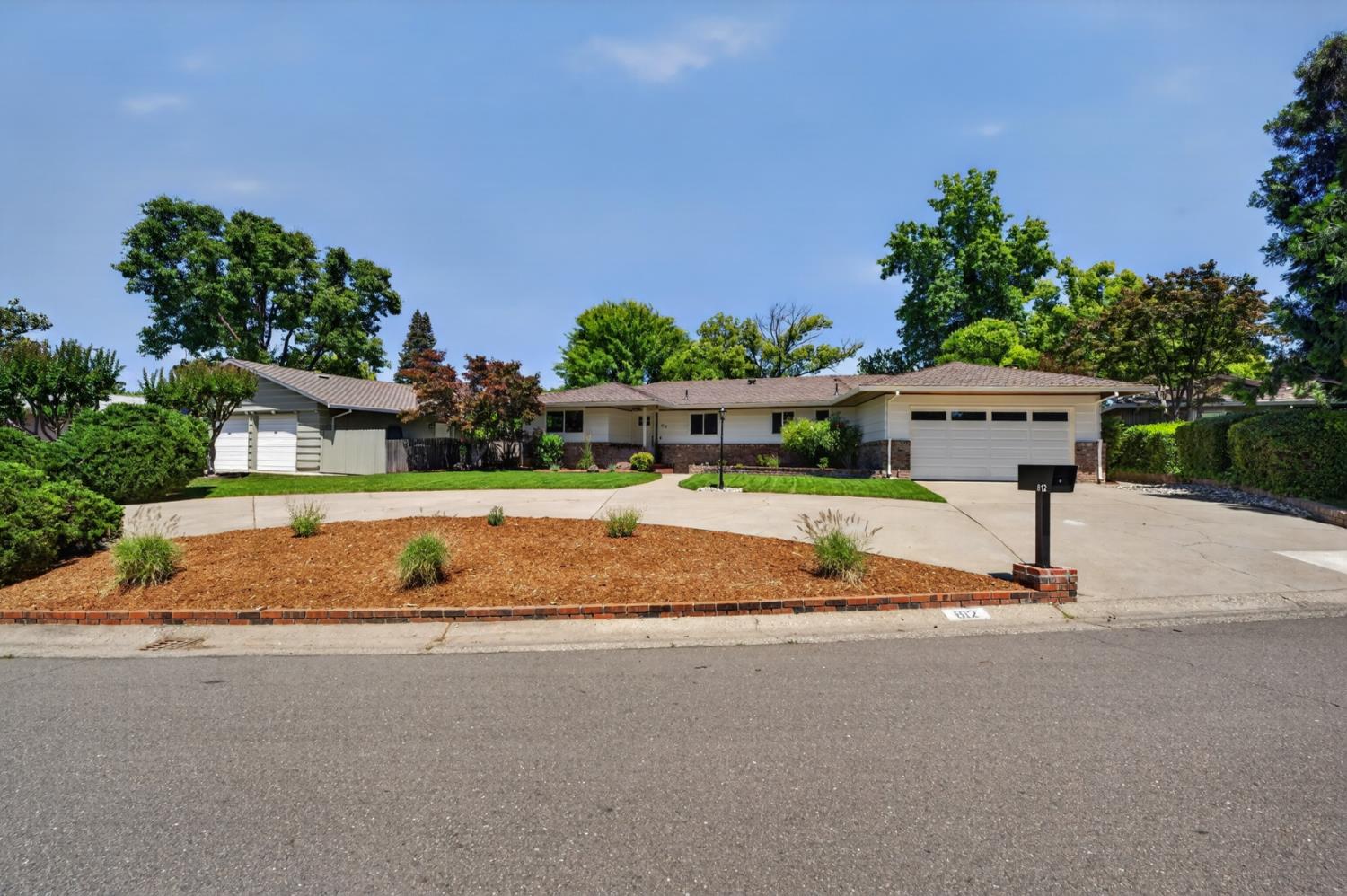 812 Columbia Drive — photo