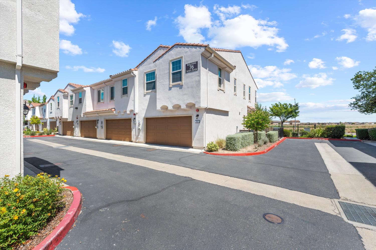 5301 E Commerce Way 76101 — photo