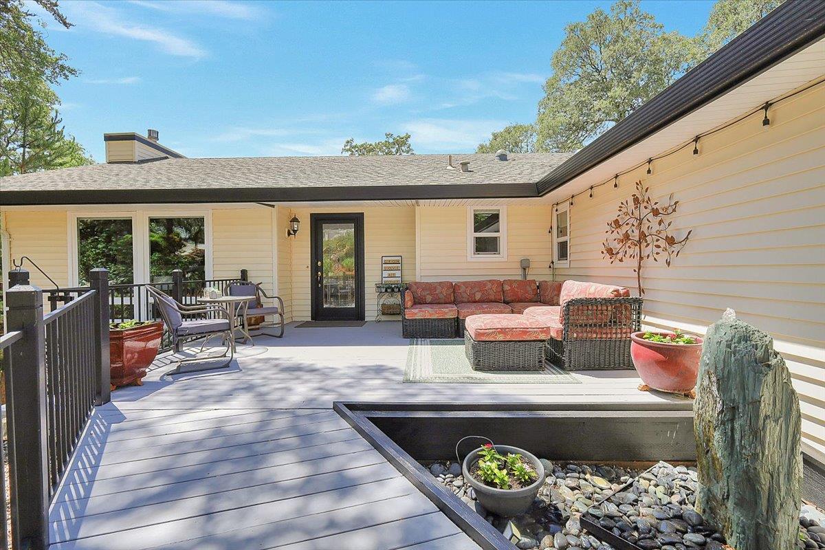 12600 Jayhawk Court — photo