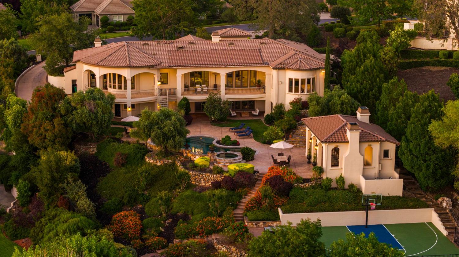 4540 Gresham Drive — photo