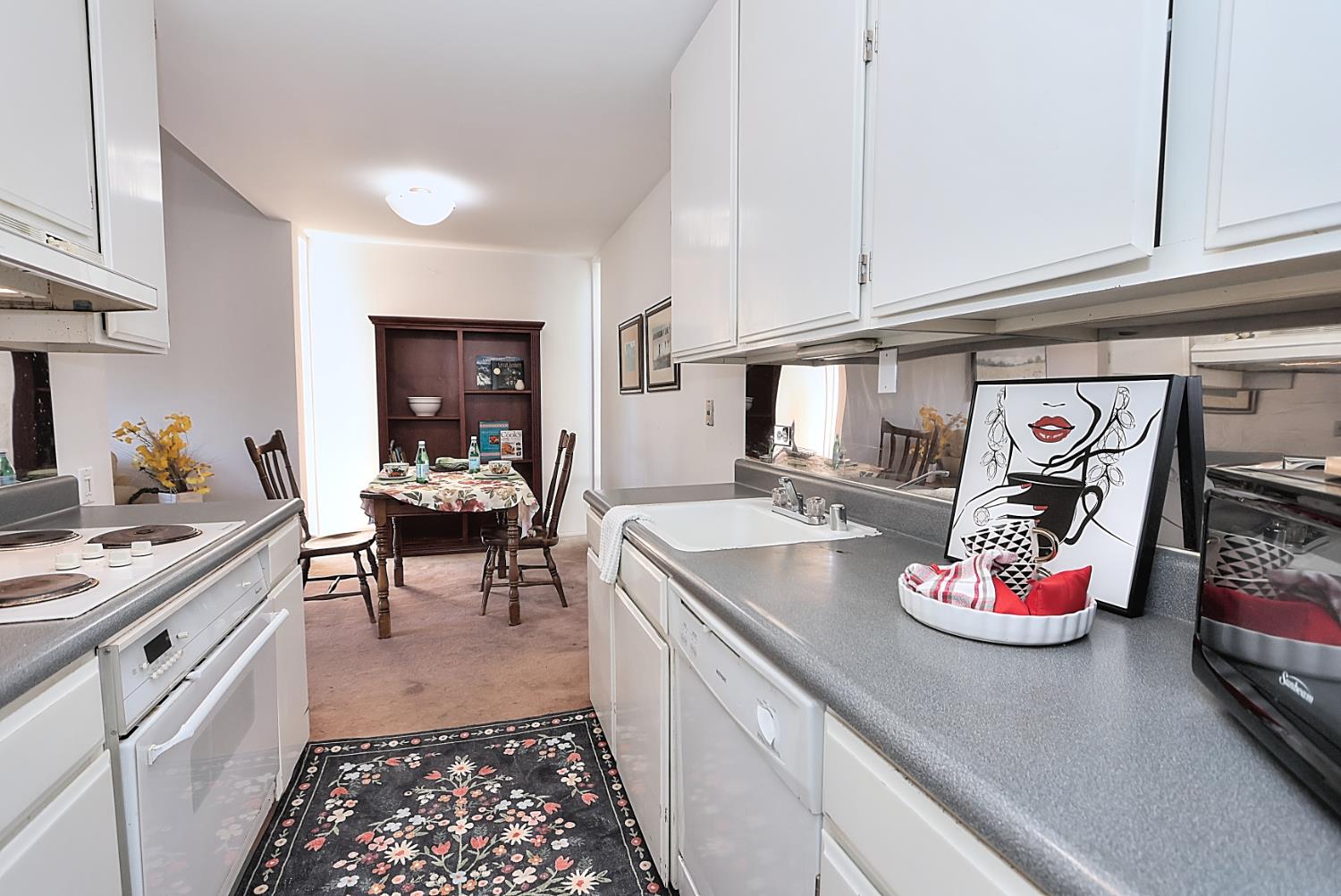 2238 Woodside Lane 15 — photo