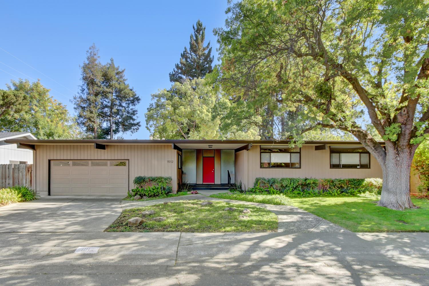 1012 Fordham Drive — photo