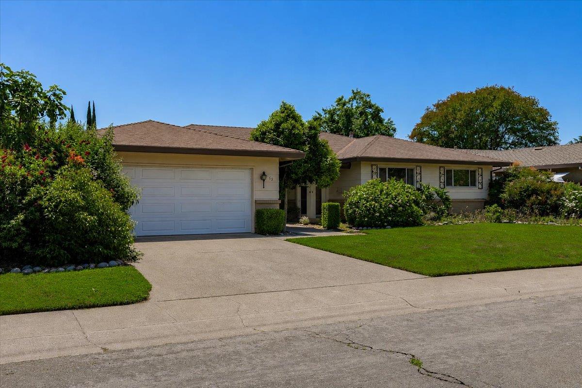69 Springbrook Circle — photo