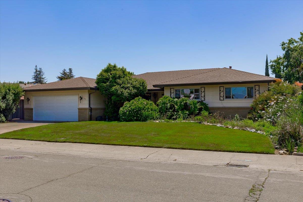 69 Springbrook Circle, Sacramento, CA 95831 — photo 3