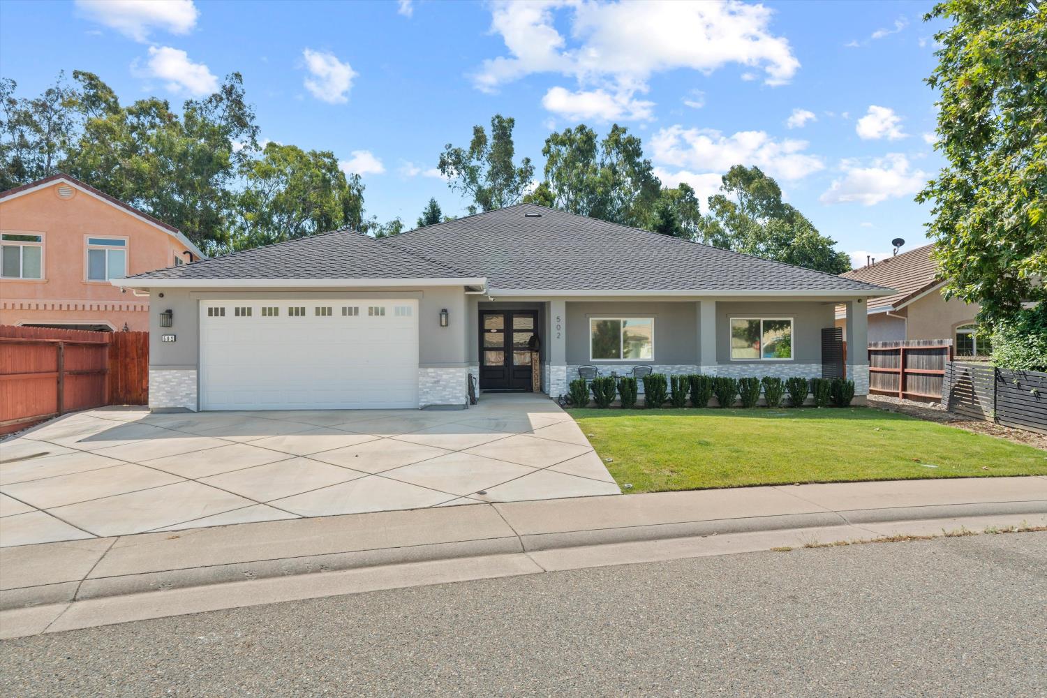 502 Robin Court — photo