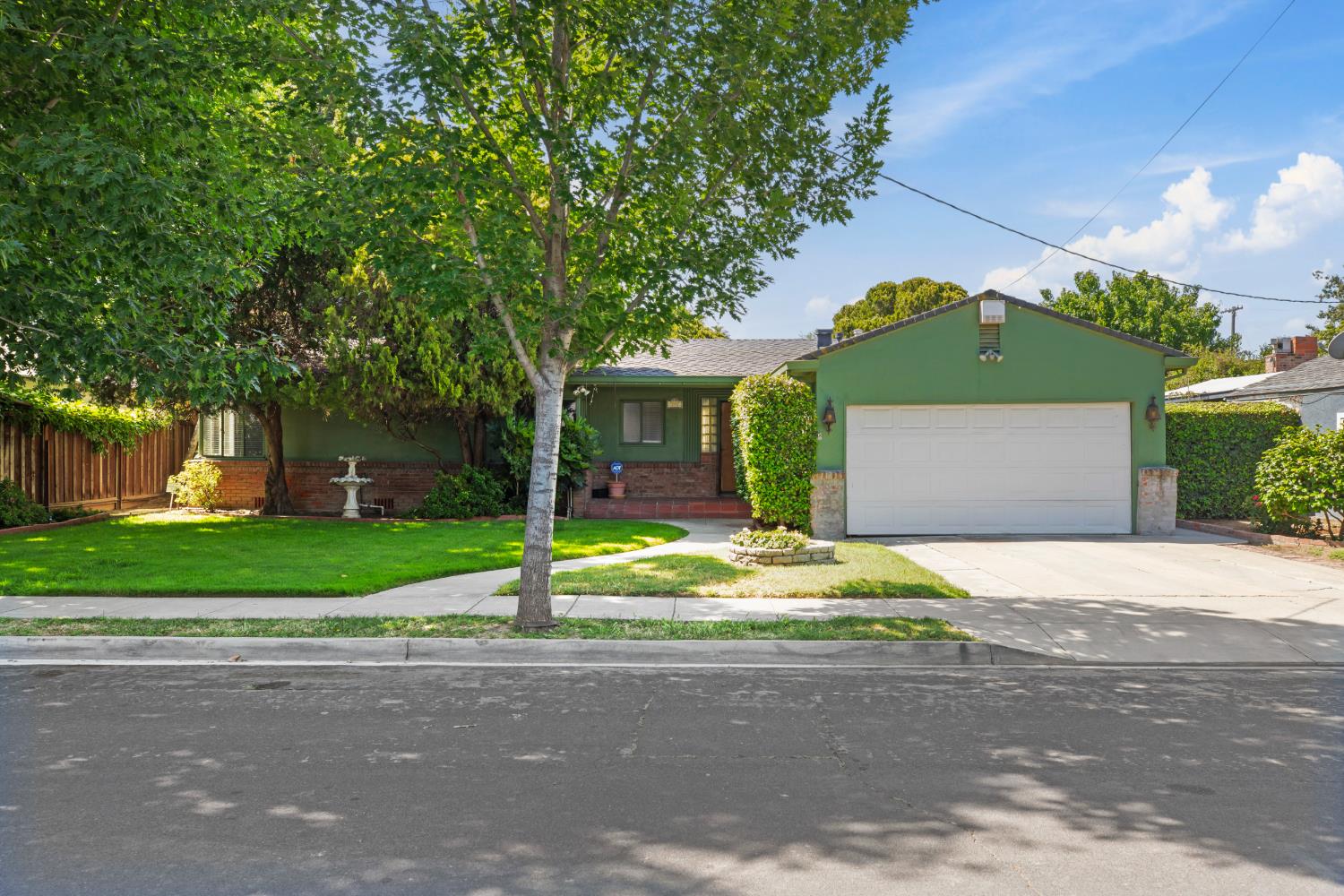 340 W Carlton Way — photo