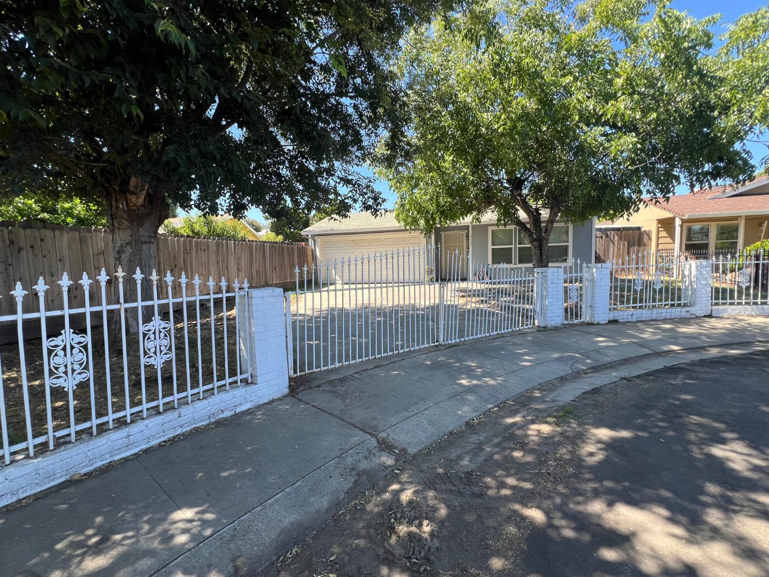513 Algen Court — photo